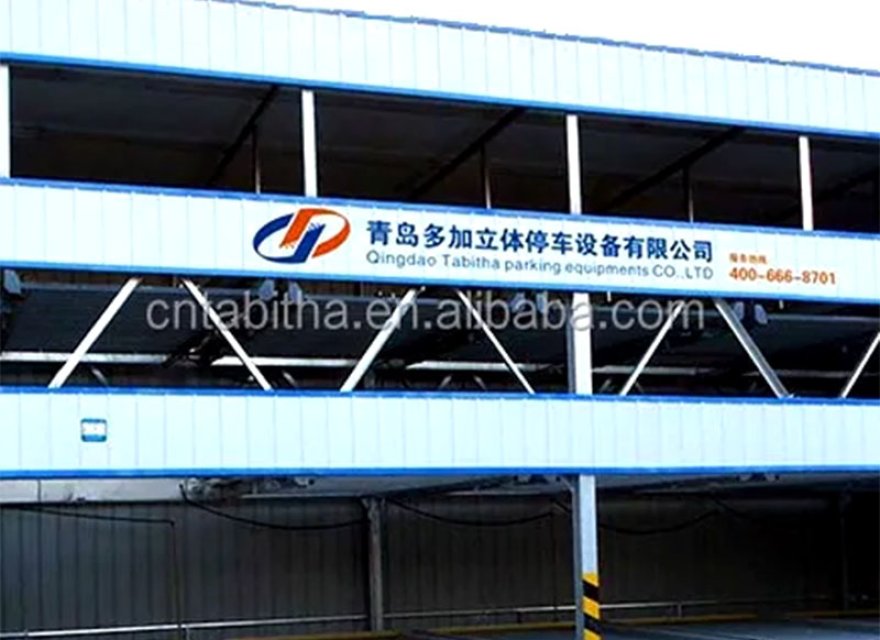 Estacionamiento de rompecabezas de tres pisos